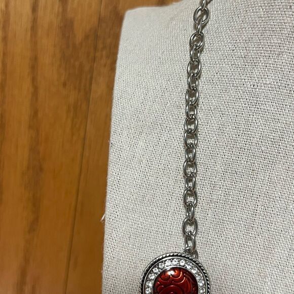 NWT Scroll by Dillard’s Elegant Red & Silver Necklace #J3 - Picture 4 of 6